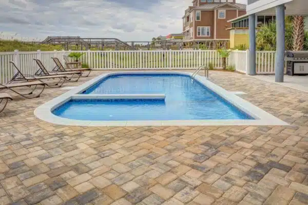Les meilleures solutions pour embellir votre espace extérieur avec un dallage de piscine et des margelles de terrasse