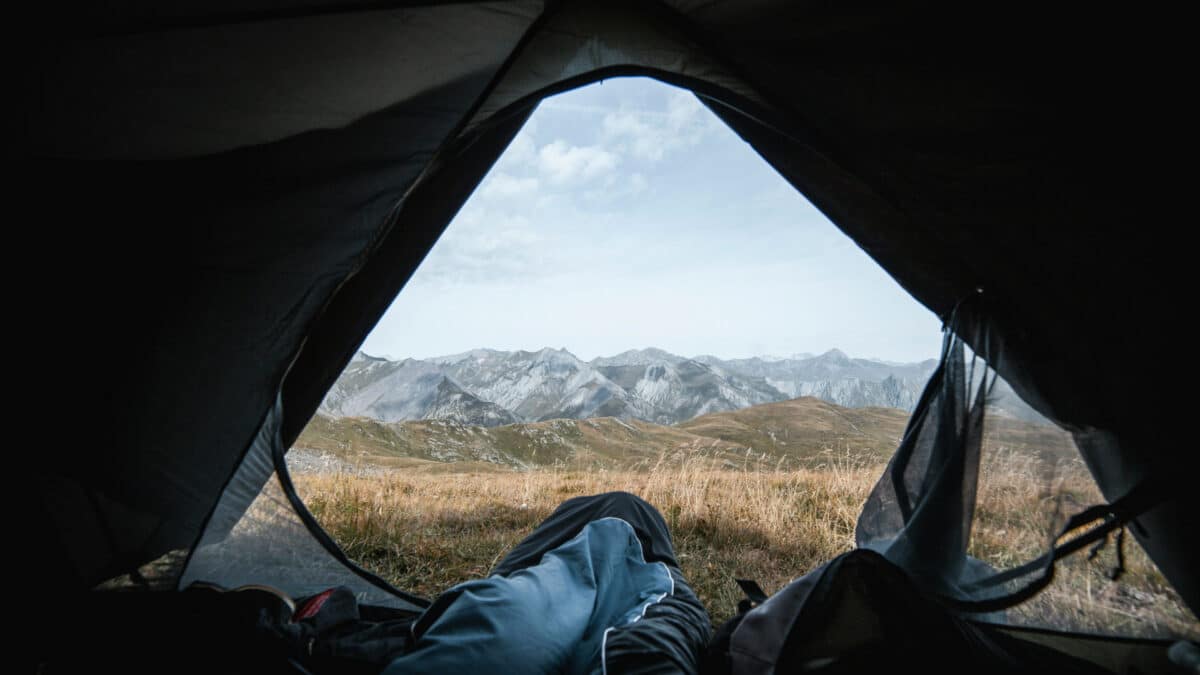 Découvrez la tente militaire : le must-have pour les aventuriers !