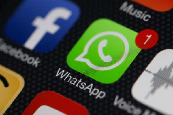 Qui peut m’envoyer des messages sur WhatsApp ?